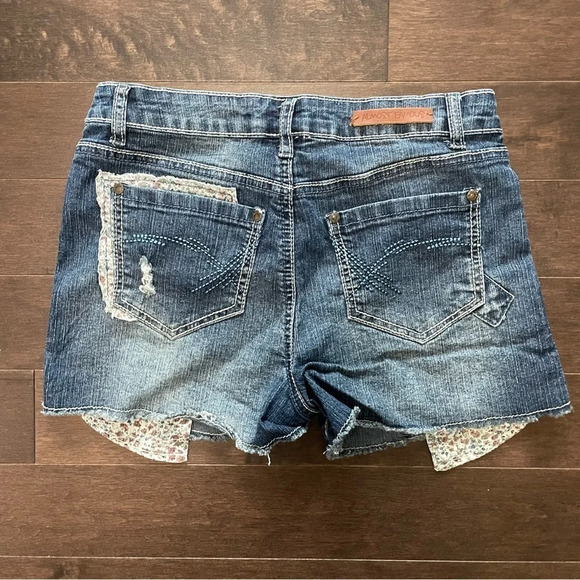 Almost Famous Jean Shorts with  Patchwork Design Girls 14 - Picture 4 of 5